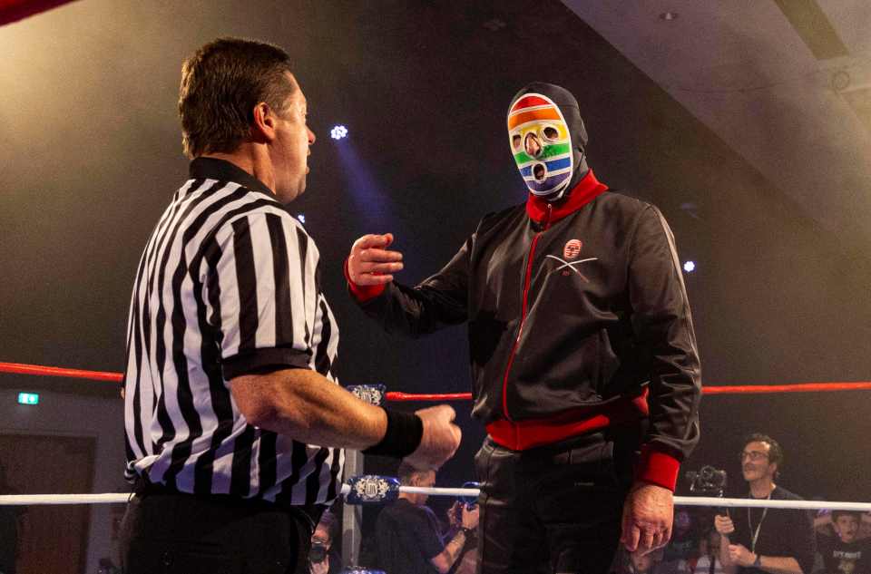 Nagasaki was disqualified by the referee for an illegal move