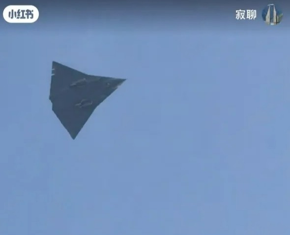 China's reportedly revealed 6th generation stealth fighter jet in flight.
