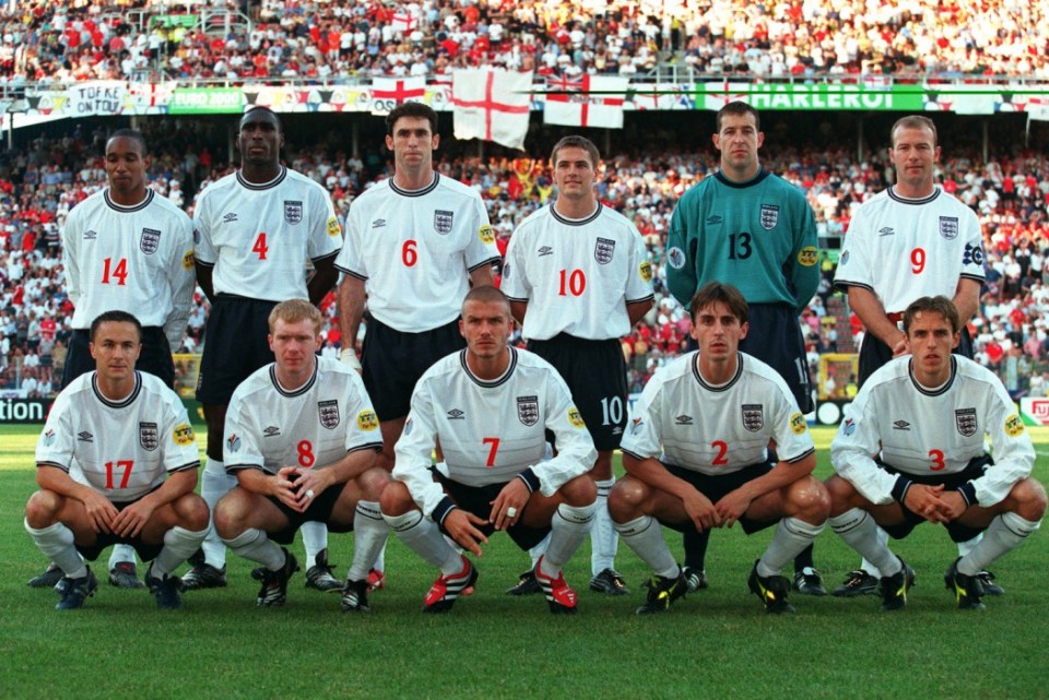 CHARLEROI, BELGIUM - June 20: England team group with (BR) Paul Ince, Sol Campbell, Martin Keown, Michael Owen, Nigel Martyn, Alan Shearer, (FR) Dennis Wise, Paul Scholes, David Beckham, Garry Neville, Phil Neville before the UEFA Euro 2000 Group A match between England and Romania at Stade Du Pays De Charleroi on June 20, 2000 in Charleroi, Belgium. (Photo by Michael Mayhew/Sportsphoto/Allstar via Getty Images)