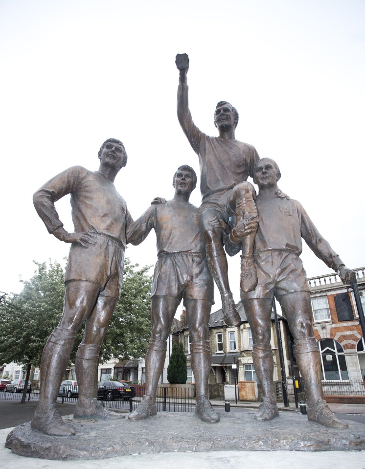 This iconic statue remains in E13