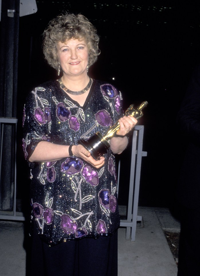 Brenda Fricker holding an Academy Award.
