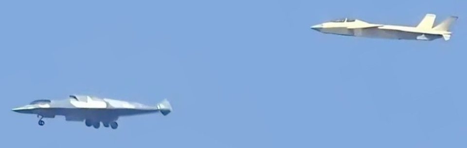 Two Chinese sixth-generation fighter jets in flight.