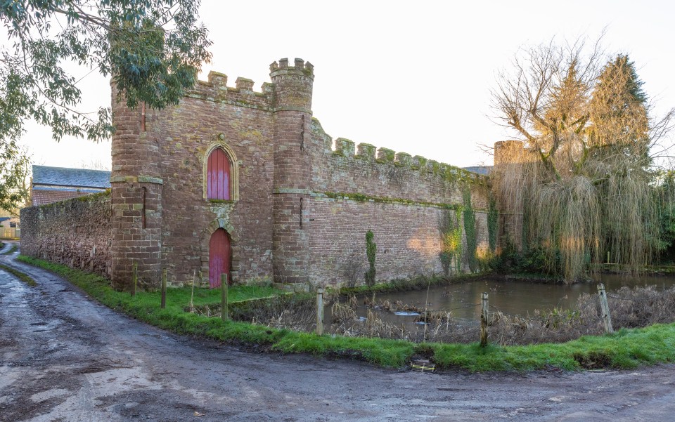 Bollitree Castle, Richard Hammond's home.