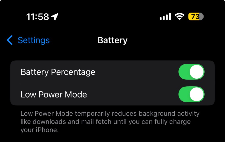 iPhone battery settings: Battery Percentage and Low Power Mode toggles.