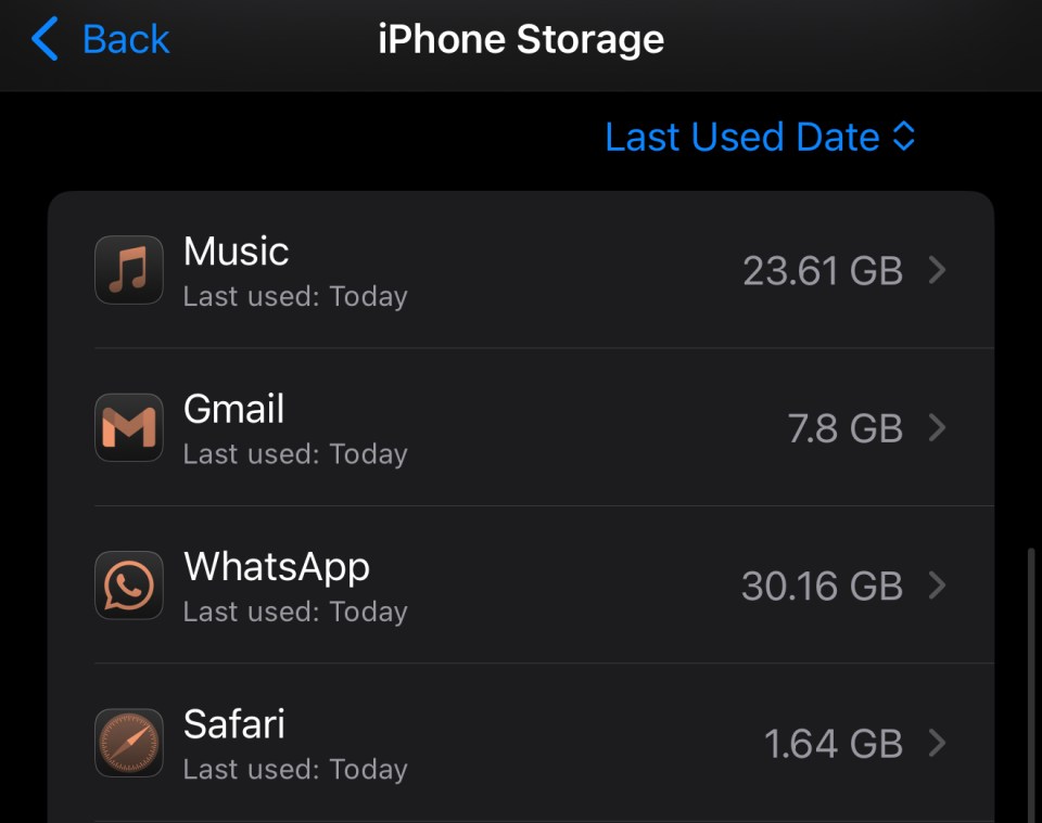 iPhone storage usage: Music (23.61 GB), Gmail (7.8 GB), WhatsApp (30.16 GB), Safari (1.64 GB).