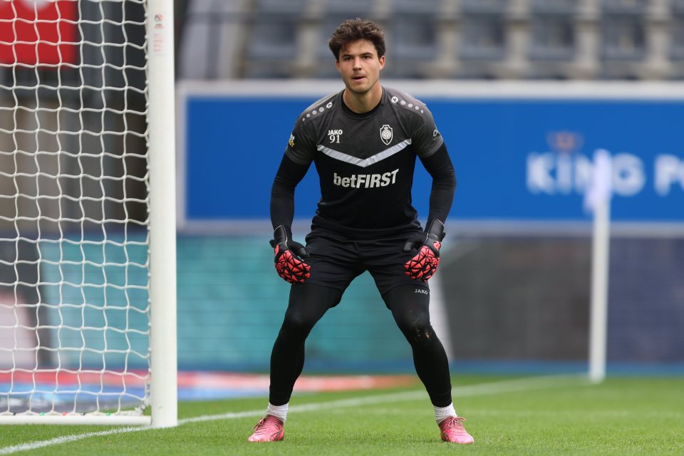 Senne Lammens, goalkeeper for Royal Antwerp FC, on a soccer field.