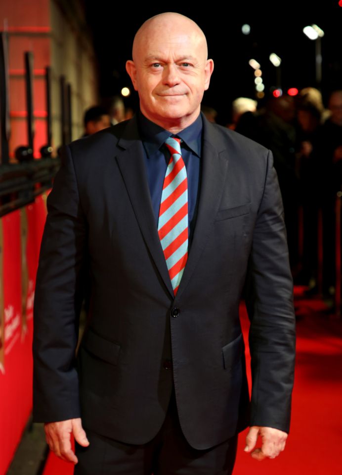 Ross Kemp in a suit and tie.