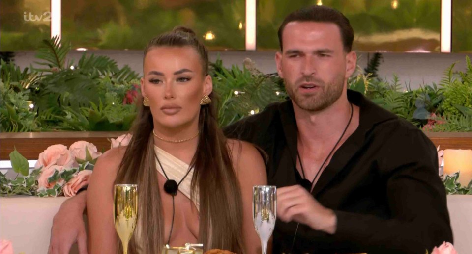 Casey O'Gorman and Grace Jackson on Love Island.