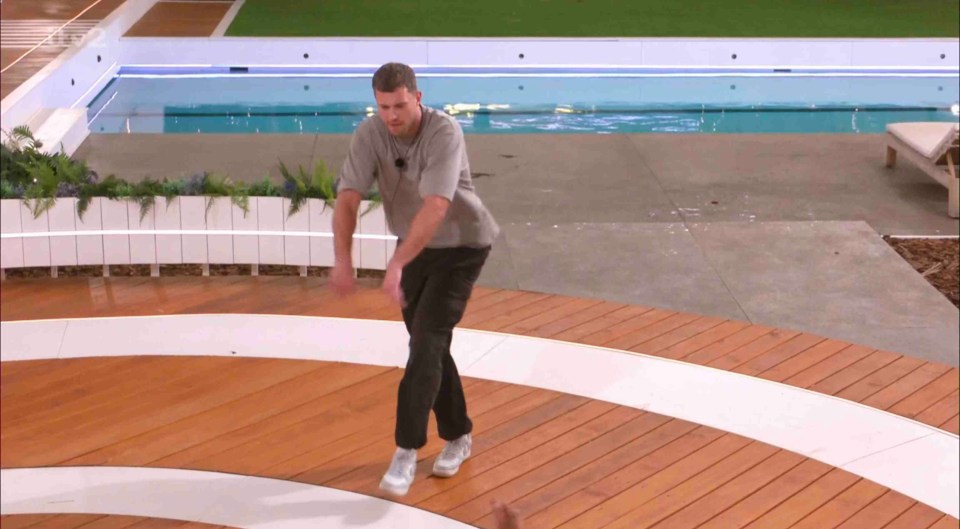 Curtis Pritchard dancing on Love Island.