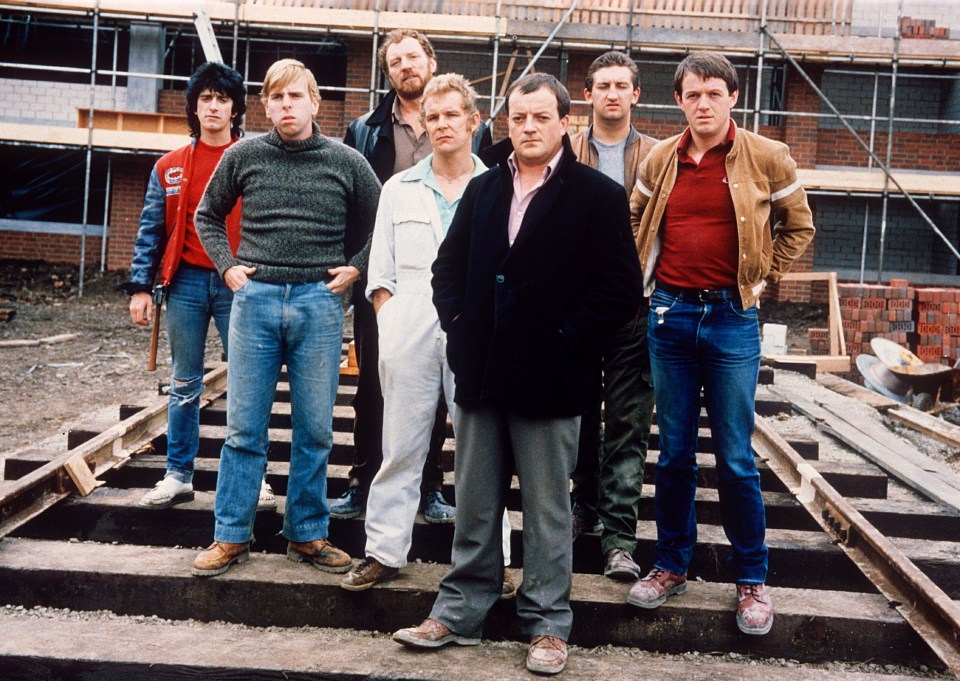 Photo of the cast of "Auf Wiedersehen, Pet" (1983).