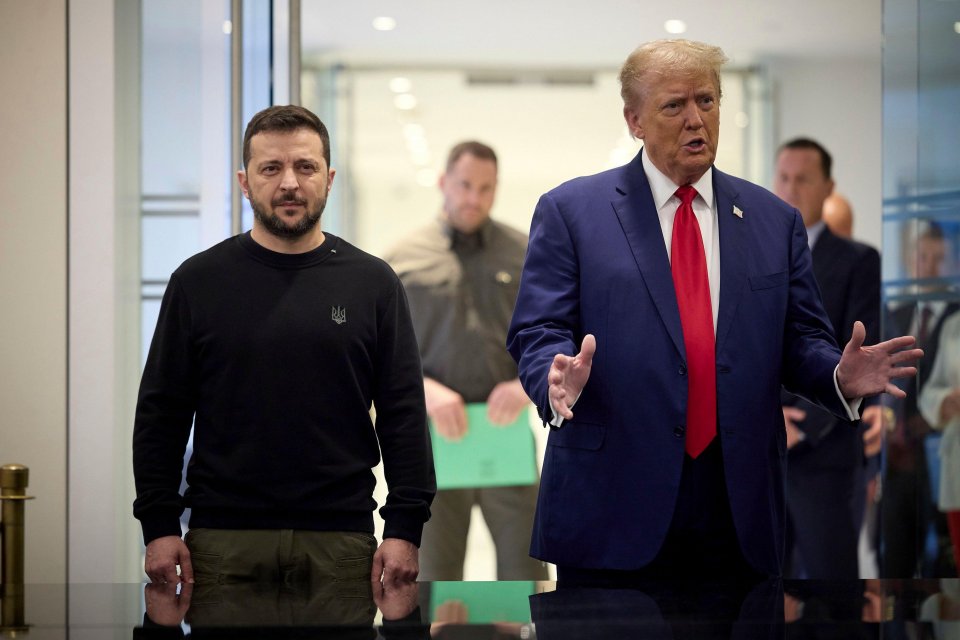 Alamy Live News. 2Y74FCK New York, United States of America. 27 September, 2024. Former U.S President Donald Trump, right, responds to a question during an impromptu press conference with Ukrainian President Volodymyr Zelenskyy, left, at Trump Tower, September 27, 2024 in New York City, New York. Credit: Ukraine Presidency/Ukrainian Presidential Press Office/Alamy Live News This is an Alamy Live News image and may not be part of your current Alamy deal . If you are unsure, please contact our sales team to check.