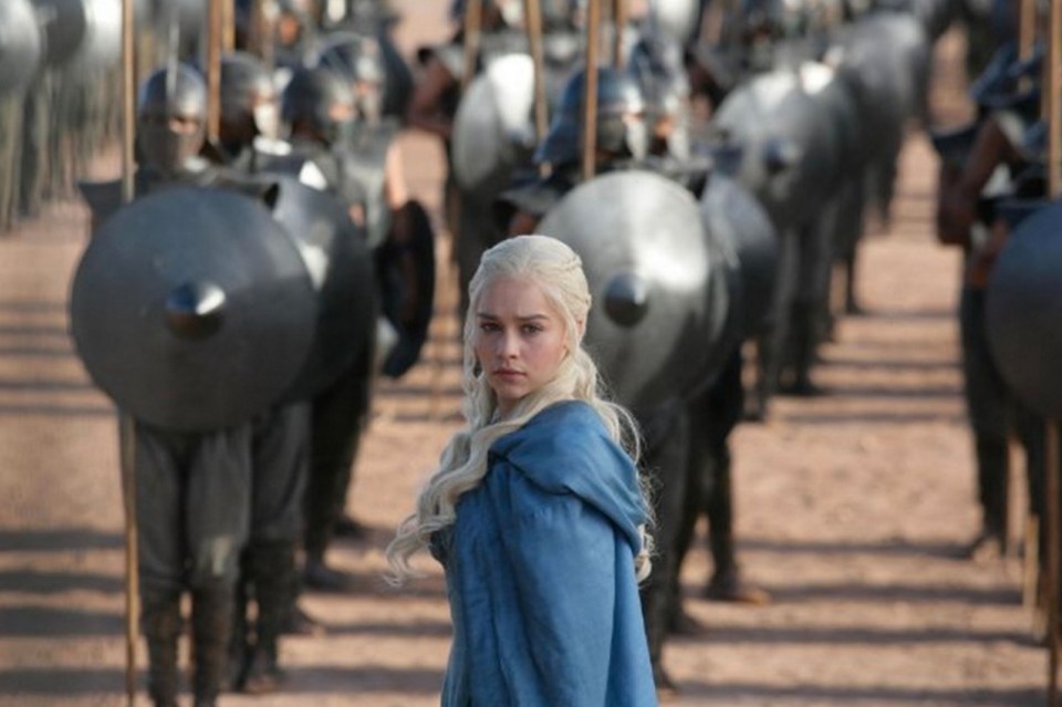 Emilia Clarke as Daenerys Targaryen in Game of Thrones, standing before an army.