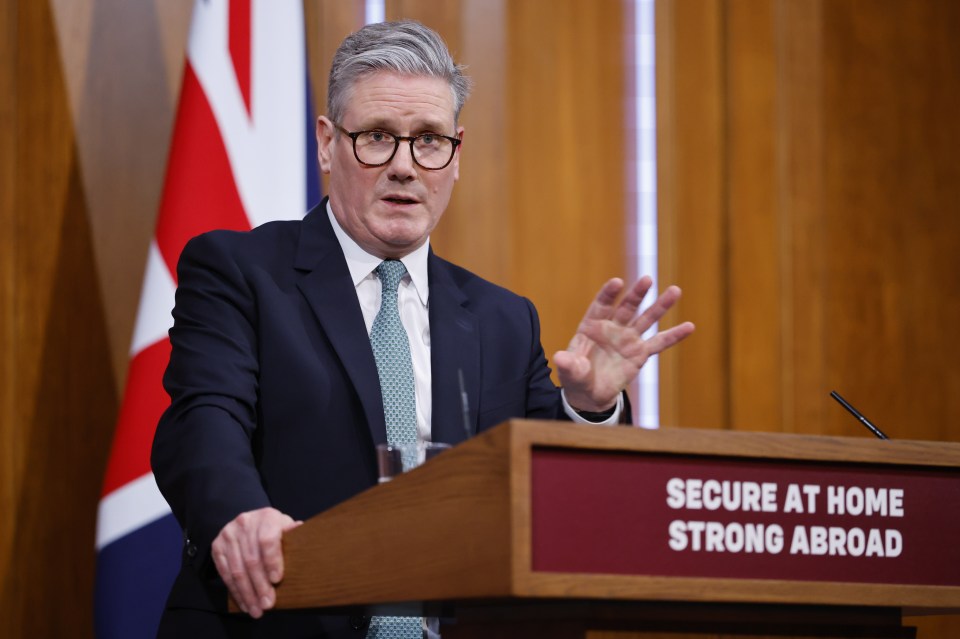 epa11924163 Britain's Prime Minister Keir Starmer delivers a press statement on defense in the Briefing Room in 10 Downing Street, in London, Britain, 25 February 2025. Starmer has announced a cut in the foreign aid budget to fund an increase in defense spending from its current 2.3 percent share of the economy to 2.5 percent in 2027. EPA/TOLGA AKMEN / POOL