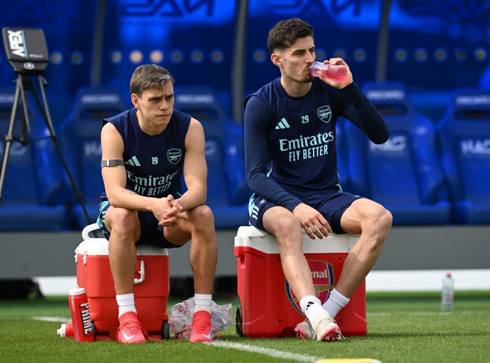 DUBAI, UNITED ARAB EMIRATES - FEBRUARY 07: (L-R) Leandro Trossard and Kai Havertz of Arsenal during a training session at NAS Sports Complex on February 07, 2025 in Dubai, United Arab Emirates. (Photo by Stuart MacFarlane/Arsenal FC via Getty Images)