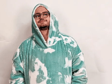 Person wearing a teal and white tie-dye Oodie.