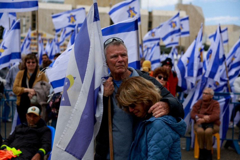 People gather, on the day the bodies of deceased Israeli hostages, Oded Lifschitz, Shiri Bibas and her two children Kfir and Ariel Bibas, who were kidnapped during the deadly October 7, 2023 attack by Hamas, are handed over under the terms of a ceasefire between Hamas and Israel, in Tel Aviv, Israel February 20, 2025. REUTERS/Ammar Awad TPX IMAGES OF THE DAY