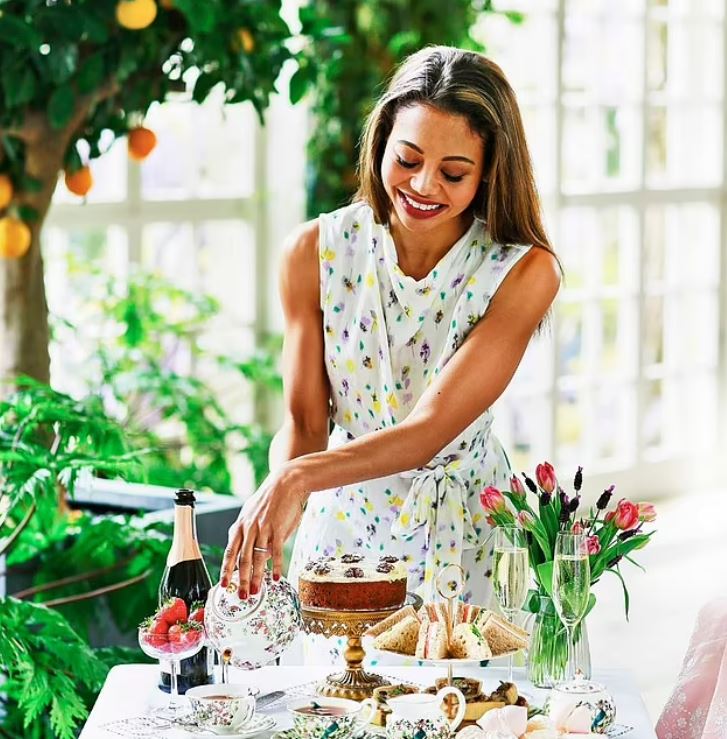 Emma Thynn, Marchioness of Bath, hosting a tea party.
