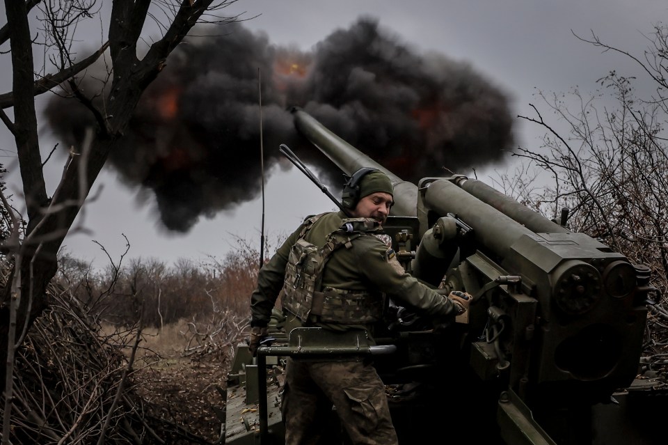 Ukrainian soldier firing a howitzer.