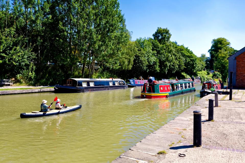 Narrowboats and a kayak on the Kennet & Avon Canal.
