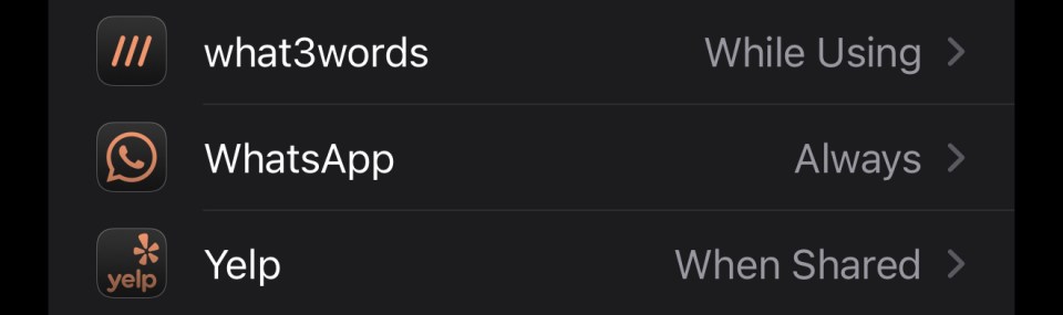Screenshot showing location sharing settings for what3words, WhatsApp, and Yelp apps.