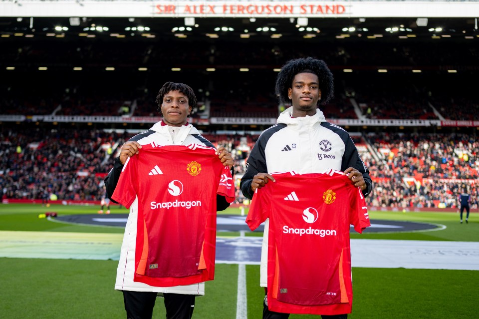Manchester United's new signings, Patrick Dorgu and Ayden Heaven, holding up their new jerseys.