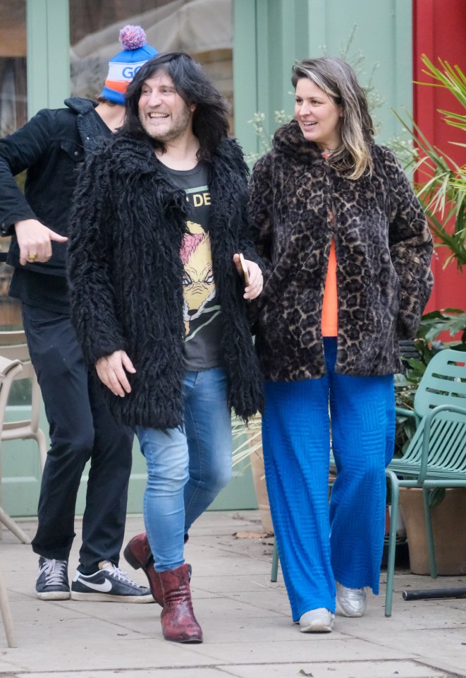 Noel Fielding with his wife and a friend walking down the street.
