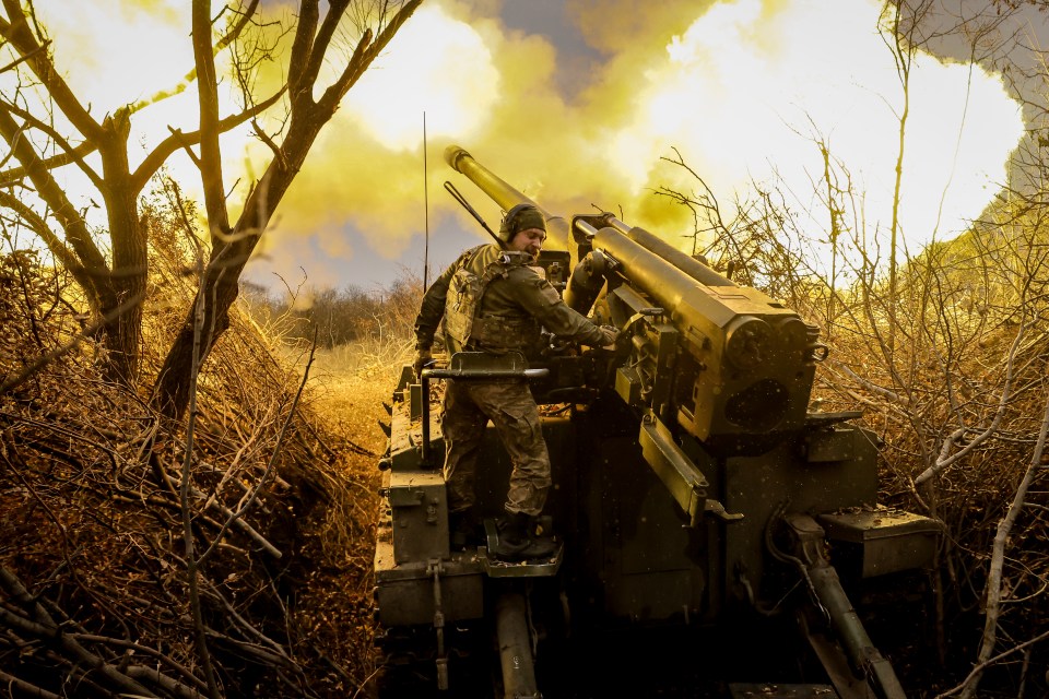 Ukrainian soldier firing a howitzer.