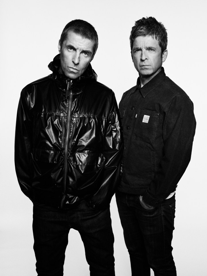Black and white photo of Liam Gallagher and Noel Gallagher.