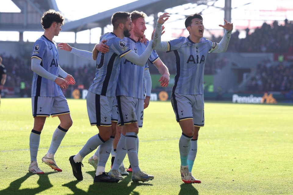 Tottenham Hotspur players celebrating a goal.