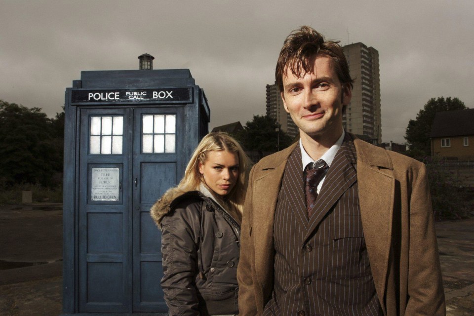 David Tennant and Billie Piper as the Doctor and Rose Tyler from Doctor Who, standing by the TARDIS.