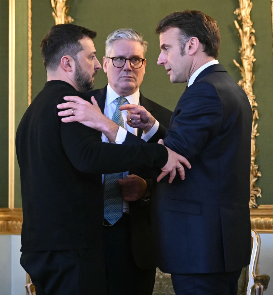 Volodymyr Zelensky, Keir Starmer, and Emmanuel Macron in conversation.