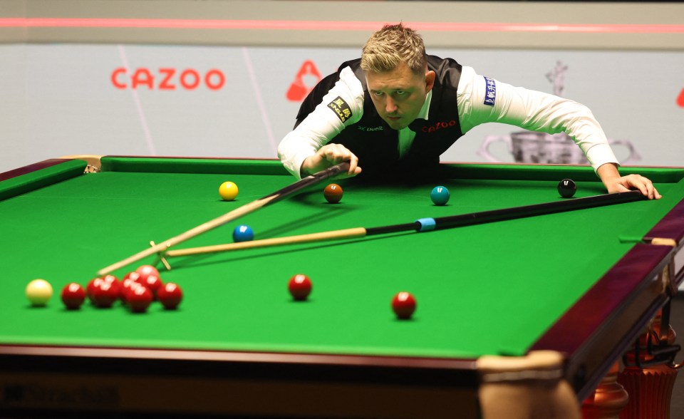 Kyren Wilson playing snooker.