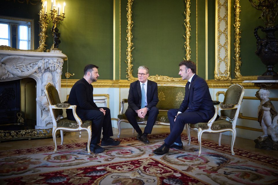 Volodymyr Zelenskyy, Keir Starmer, and Emmanuel Macron meeting at a summit.