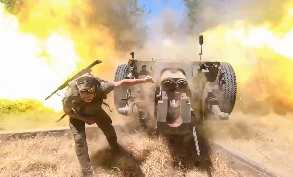 Russian serviceman firing a 122-mm howitzer D-30.