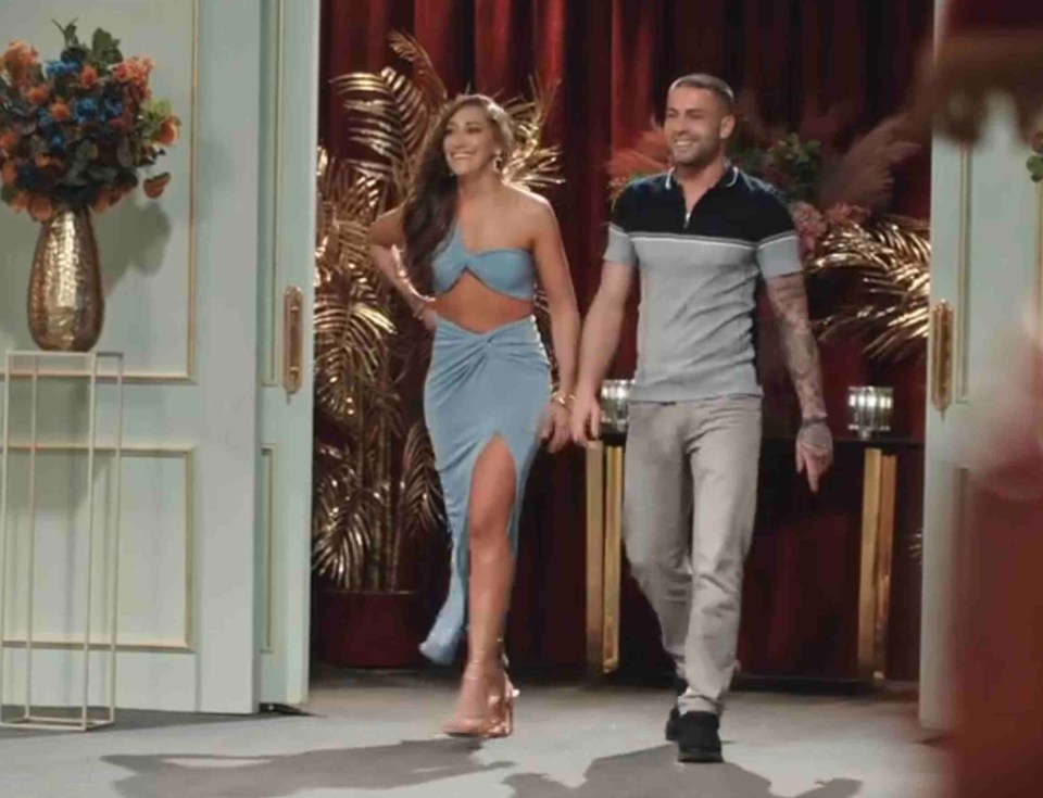 Hannah and Ryan arrive at a dinner party.