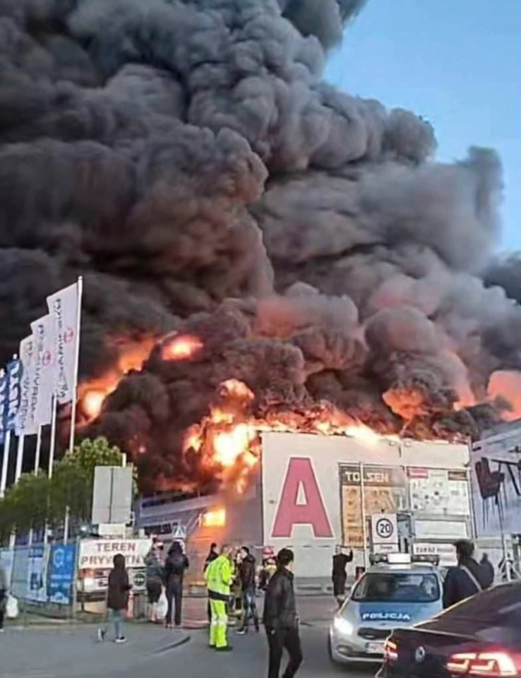 Large fire engulfing a shopping center in Warsaw.