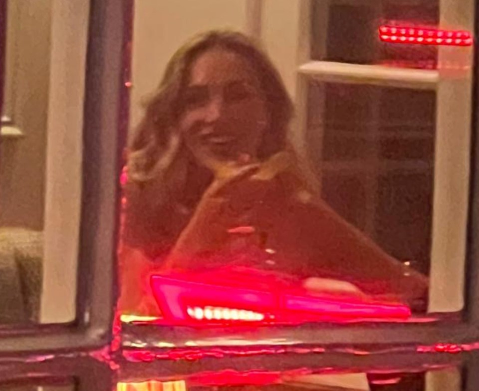 Reflection of Zara McDermott and Louis Tomlinson in a mirror.