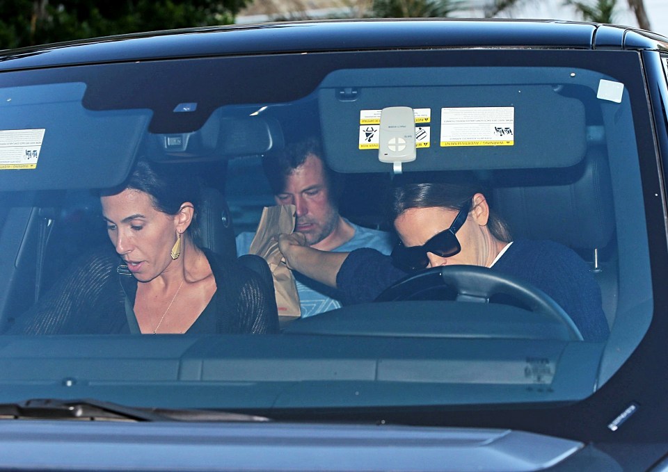 Ben Affleck and Jennifer Garner in a car.