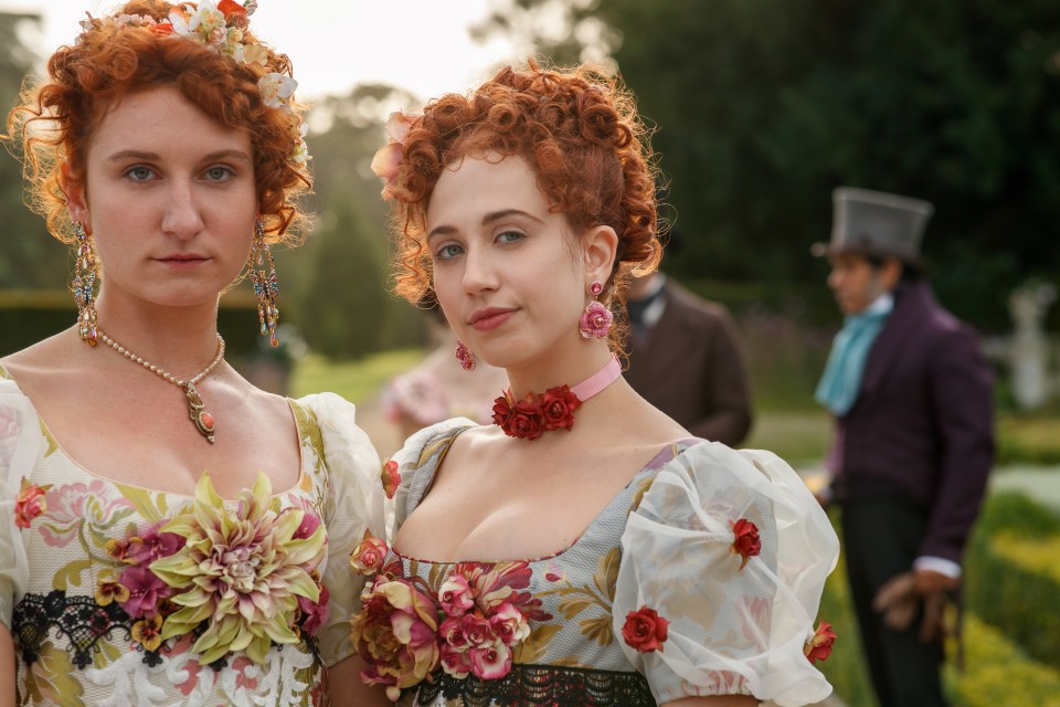 Bessie Carter as Prudence Featherington and Harriet Cains as Phillipa Featherington in Bridgerton.
