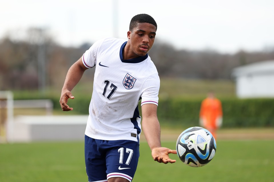 Caleb Kporha, England U19, controls the ball.