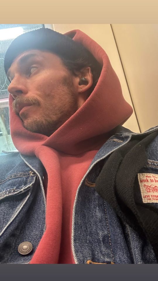 Sam Claflin on a London tube.