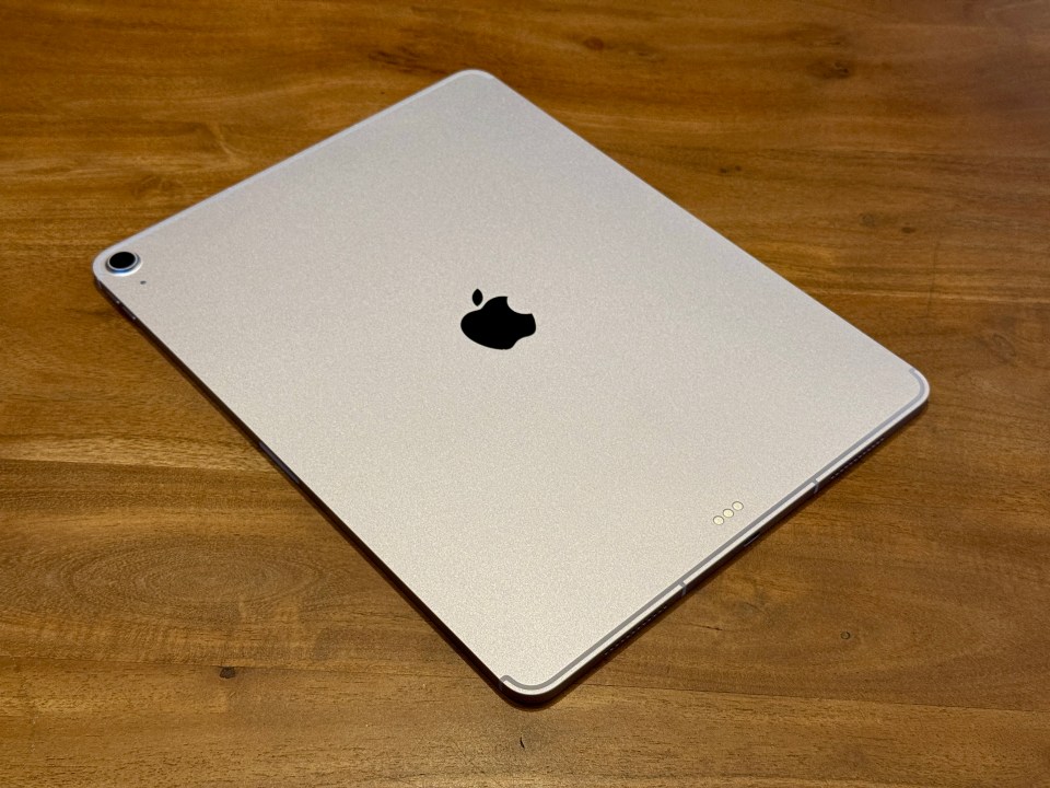 iPad Air 2025 on a wooden table.