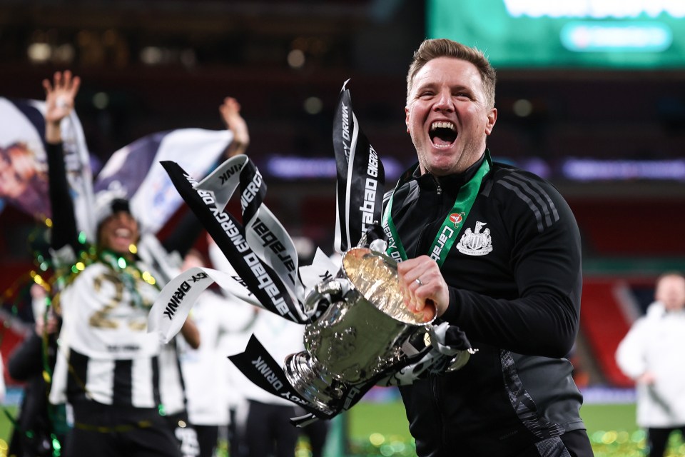 Eddie Howe holding the Carabao Cup trophy.
