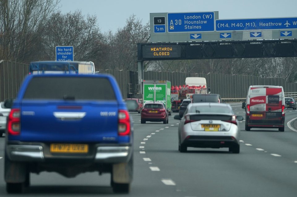 Motorway sign indicating Heathrow Airport is closed.