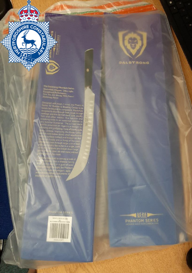 Knife packaging in plastic bag.