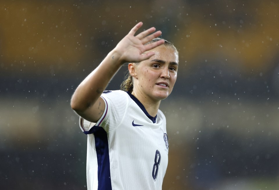Georgia Stanway waving.