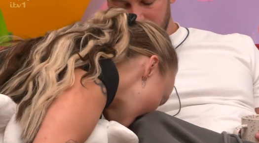 Screenshot of a couple on Celebrity Big Brother.