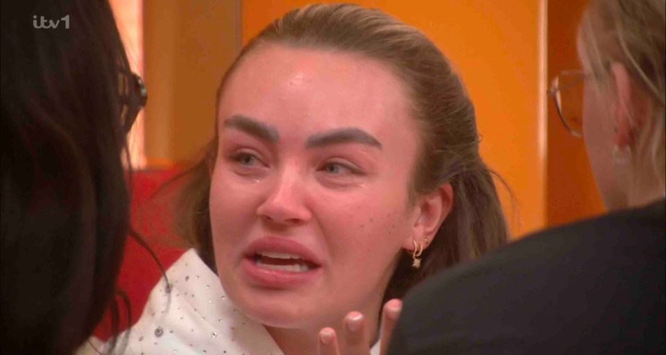 Ella Rae Wise crying, comforted by Angelica Bell and JoJo Siwa.