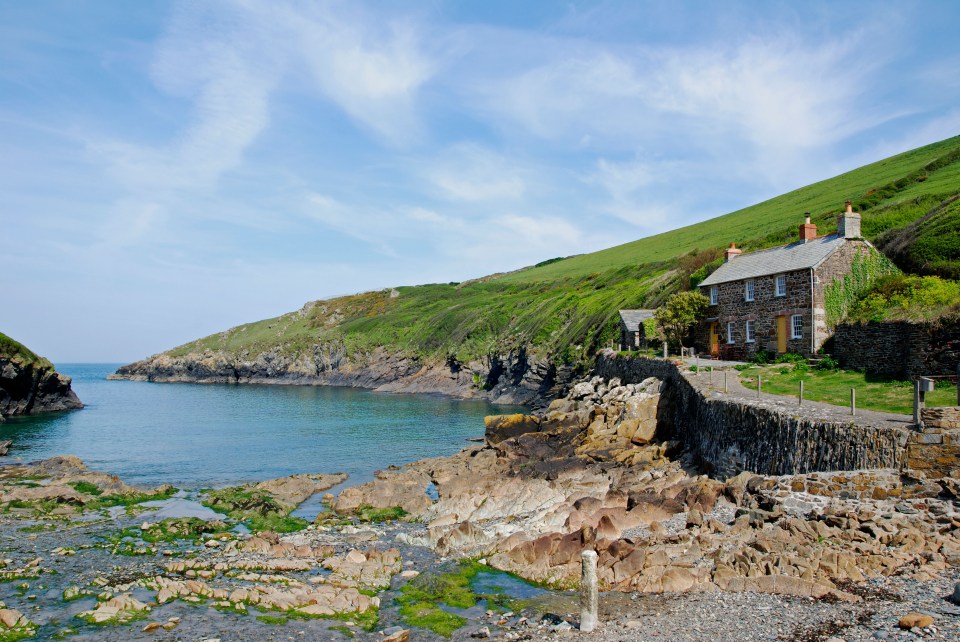 B0N9CJ the tiny harbour of port quin in north cornwall,england