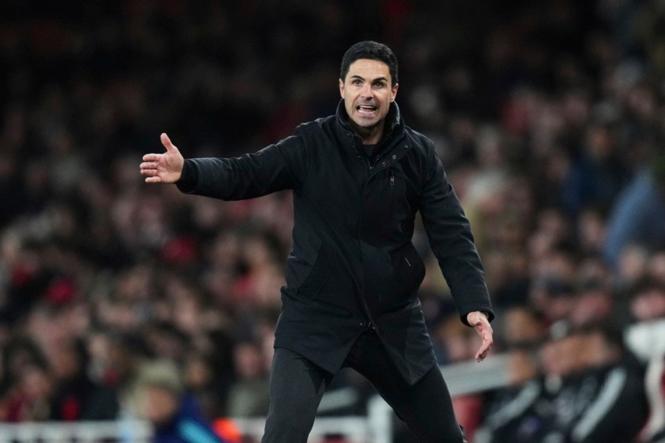 Arsenal's manager Mikel Arteta gives directions to his players during the English Premier League soccer match between Arsenal and Fulham at Emirates stadium in London, Tuesday, April 1, 2025. (AP Photo/Kirsty Wigglesworth)